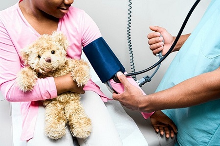 Adiposidad y presión arterial en población escolar