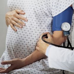 Objetivos de control de la presión arterial en embarazadas con hipertensión arterial